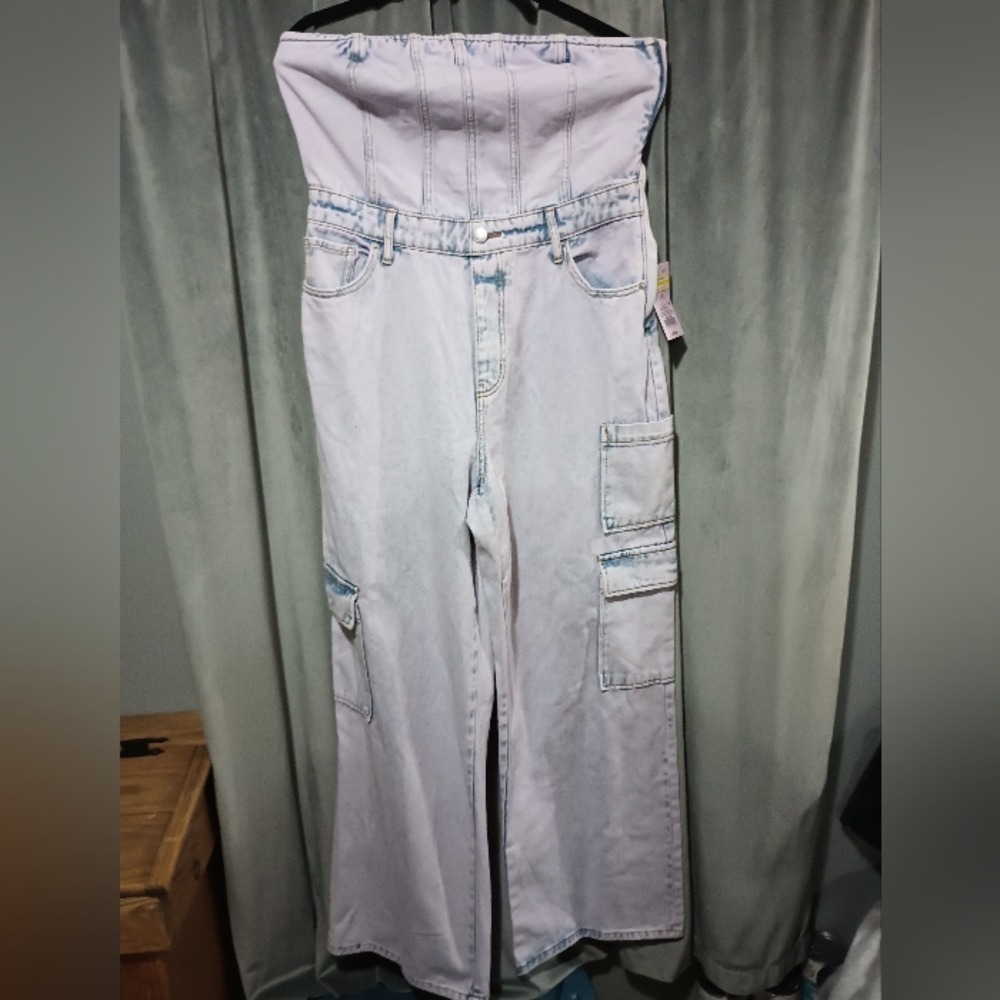 Jumpsuit/Pantsuit